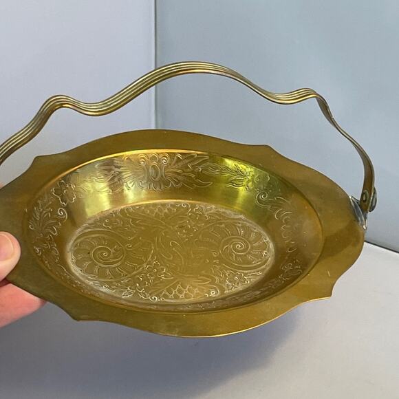 Etched Brass Ashtray or Dish with Swing‎ Handle - Picture 8 of 10